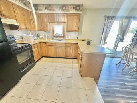 815 W Jackson St, Abingdon, IL 61410 photo 10