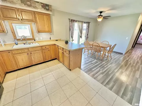 815 W Jackson St, Abingdon, IL 61410 photo 13