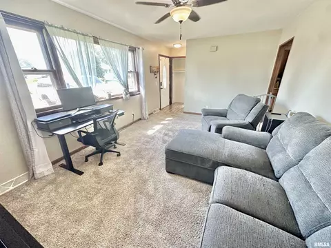 815 W Jackson St, Abingdon, IL 61410 photo 4