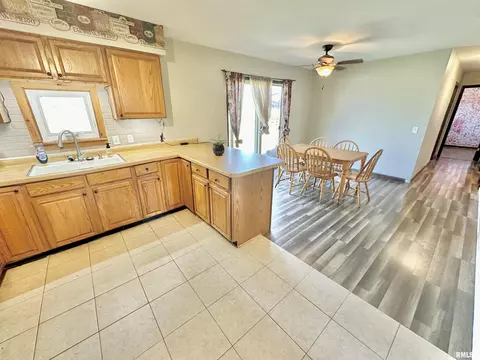 815 W Jackson St, Abingdon, IL 61410 photo 7