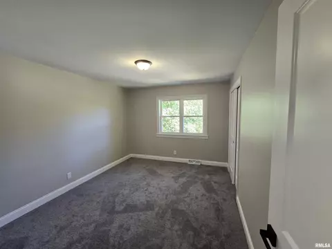 1418 Debbie Ln, Macomb, IL 61455 photo 12