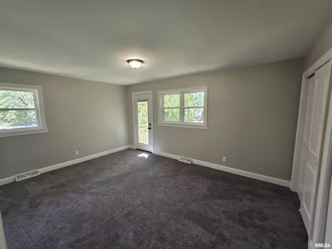1418 Debbie Ln, Macomb, IL 61455 photo 8