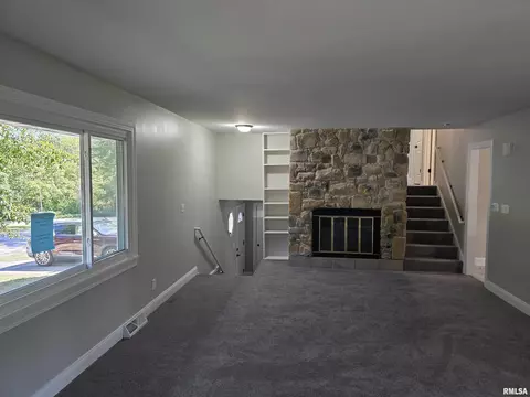 1418 Debbie Ln, Macomb, IL 61455 photo 2