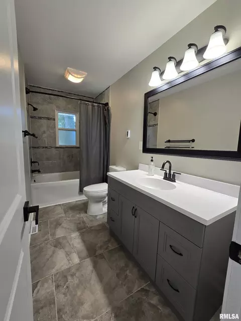 1418 Debbie Ln, Macomb, IL 61455 photo 11
