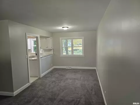 1418 Debbie Ln, Macomb, IL 61455 photo 3