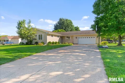 42 Aspen Rd, Pleasant Plains, IL 62677