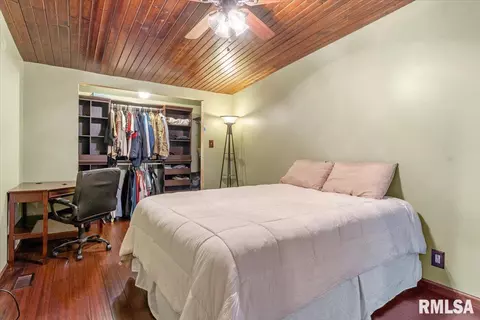 Bedroom - 27919 Quarton Rd, Palmyra, IL 62674 photo 6 of 6