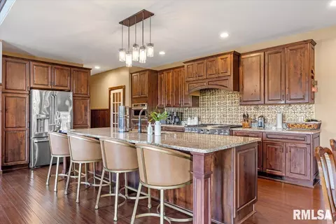 Kitchen - 27919 Quarton Rd, Palmyra, IL 62674 photo 1 of 4