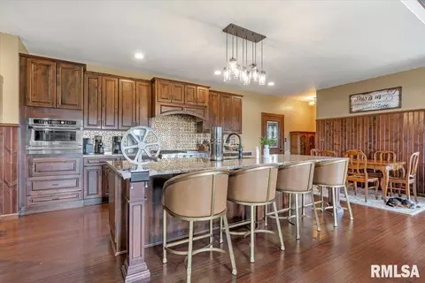 Kitchen - 27919 Quarton Rd, Palmyra, IL 62674 photo 3 of 4