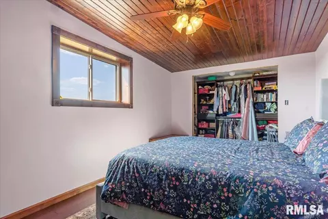 Bedroom - 27919 Quarton Rd, Palmyra, IL 62674 photo 5 of 6