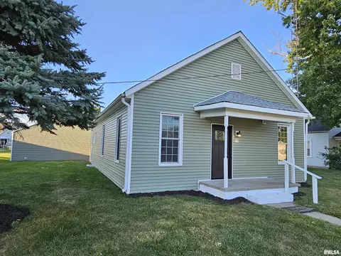 213 E 3rd St, Pleasant Plains, IL 62677