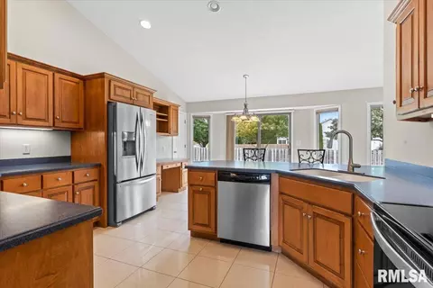 Kitchen - 3541 Sandwood Dr, Springfield, IL 62707 photo 3 of 4