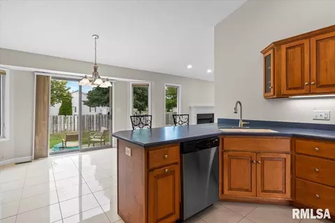 Kitchen - 3541 Sandwood Dr, Springfield, IL 62707 photo 4 of 4