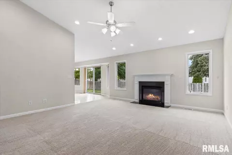 Living - 3541 Sandwood Dr, Springfield, IL 62707 photo 4 of 6