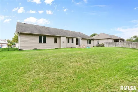 Exterior - 3541 Sandwood Dr, Springfield, IL 62707 photo 4 of 6