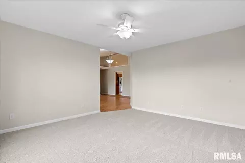Living - 3541 Sandwood Dr, Springfield, IL 62707 photo 2 of 6