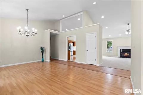Living - 3541 Sandwood Dr, Springfield, IL 62707 photo 1 of 6