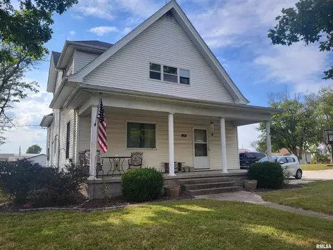 210 S Iowa St, Camp Point, IL 62320