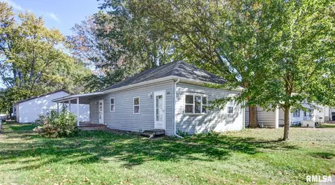 306 S Livergood St, Stonington, IL 62567