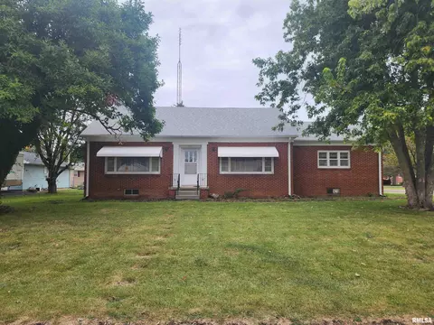 306 E Illinois St, New Berlin, IL 62670