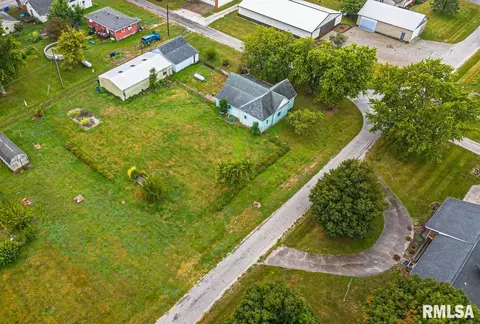 136 Locust Ave, Cornland, IL 62519