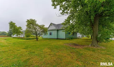 136 Locust Ave, Cornland, IL 62519 photo 3