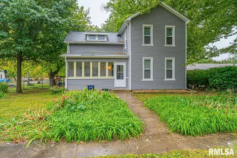 202 W 5th St, Delavan, IL 61734