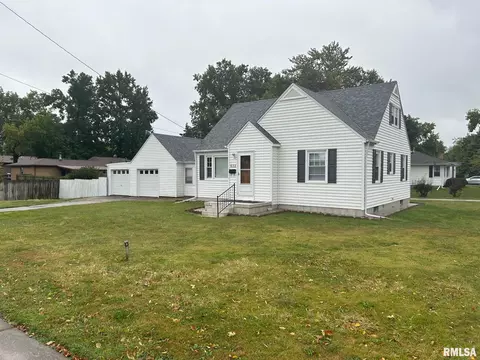 612 Springfield Rd, Taylorville, IL 62568