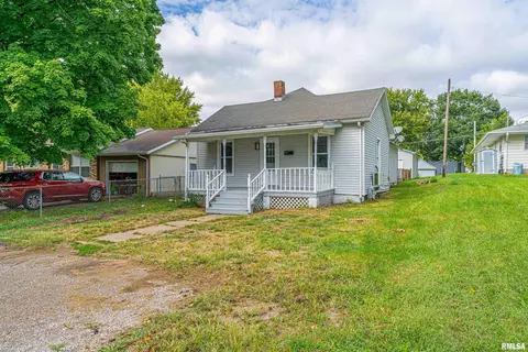 320 2nd St, Lincoln, IL 62656