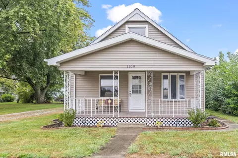 1109 Lincoln St, Pawnee, IL 62558