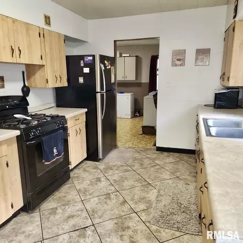 604 E 6th St, Pana, IL 62557 photo 4