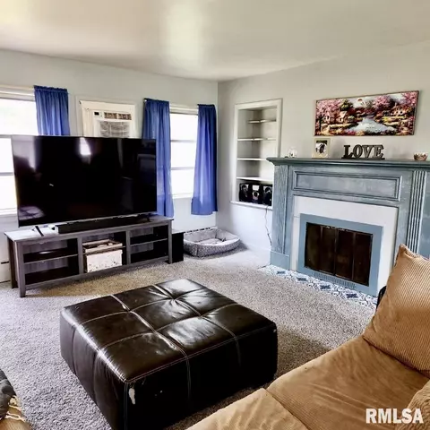 604 E 6th St, Pana, IL 62557 photo 3