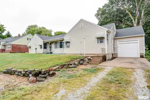 604 E 6th St, Pana, IL 62557