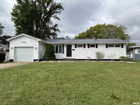 10 Tulip Dr, Lincoln, IL 62656