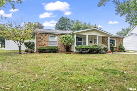 2800 Arlington Dr, Springfield, IL 62704 photo 2