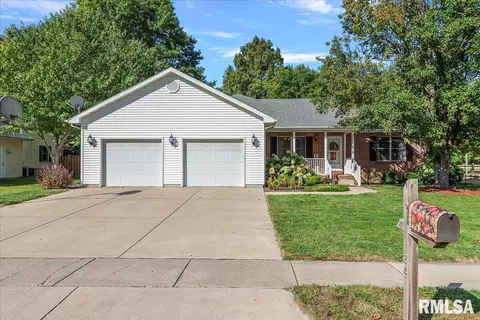 124 Linden Ln, Williamsville, IL 62693