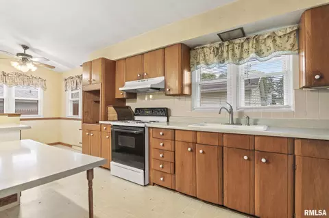 11 St Cabrini Ct, Springfield, IL 62702 photo 9