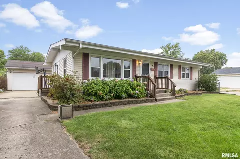 11 St Cabrini Ct, Springfield, IL 62702