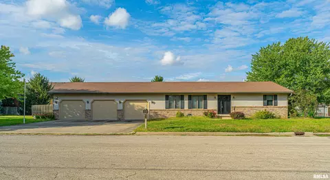 704 21st St, Lincoln, IL 62656