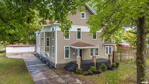 212 Hudson St, Lincoln, IL 62656