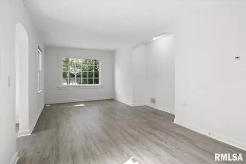 109 W Kimble St, Springfield, IL 62703 photo 8