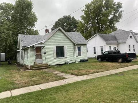 352 W State St, Waverly, IL 62692