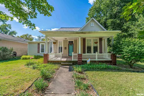 220 N Washington St, Mount Pulaski, IL 62548