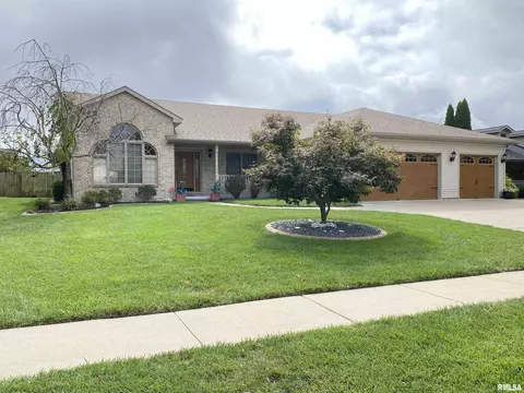 1506 Sequoia Dr, Chatham, IL 62629