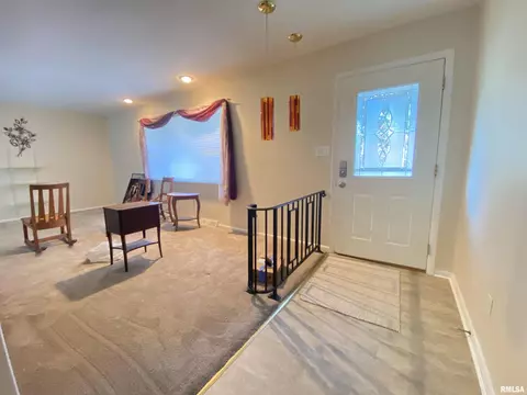 842 Roanoke Dr, Springfield, IL 62702 photo 3