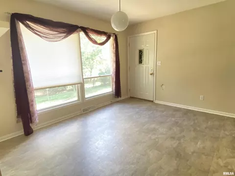 842 Roanoke Dr, Springfield, IL 62702 photo 6