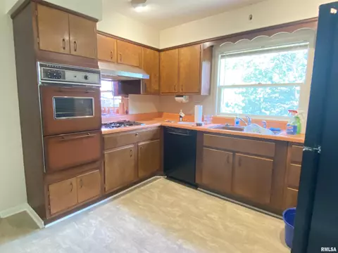 842 Roanoke Dr, Springfield, IL 62702 photo 5