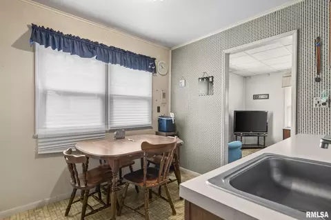 Dining - 3072 Louise Ln, Springfield, IL 62702 photo 1 of 1