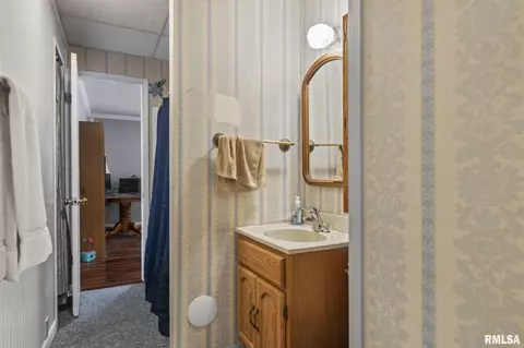 Bath - 3072 Louise Ln, Springfield, IL 62702 photo 1 of 1