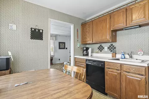 Kitchen - 3072 Louise Ln, Springfield, IL 62702 photo 1 of 2